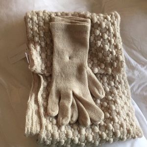 New York & company matching gloves and scarf